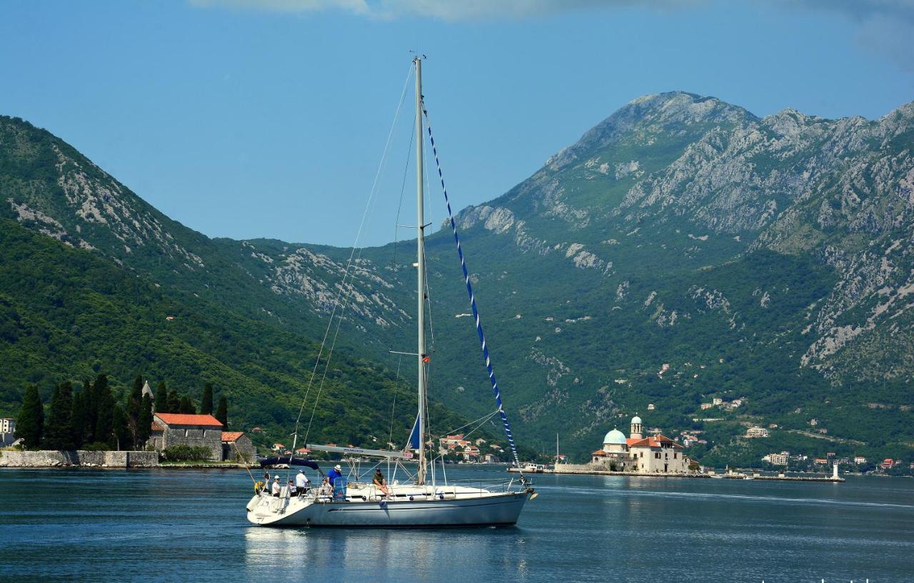 Montenegro Backpackers Home Kotor Exterior photo